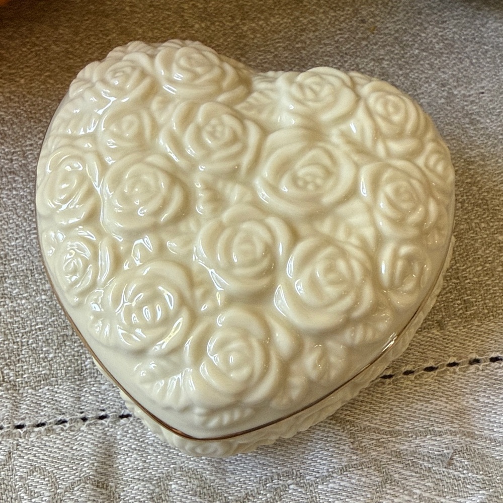 Lenox Rose Buds Heart Box Fine‎ China 24 Karat Gold Trim Embossed Cream Color